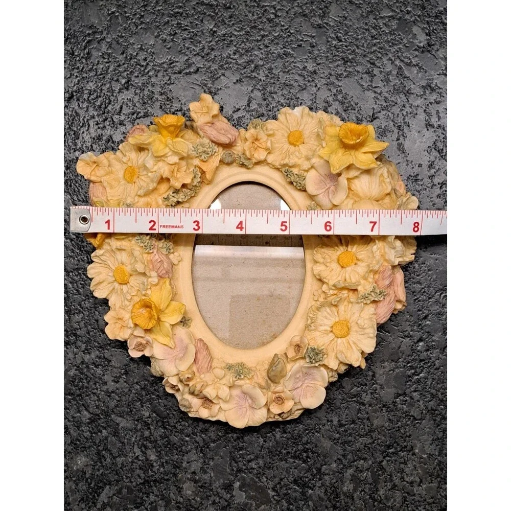 Vintage 1990s 3D Floral Resin Picture Frame for 3.5